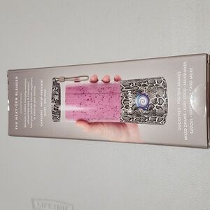 NWOT portable, USB charging blender